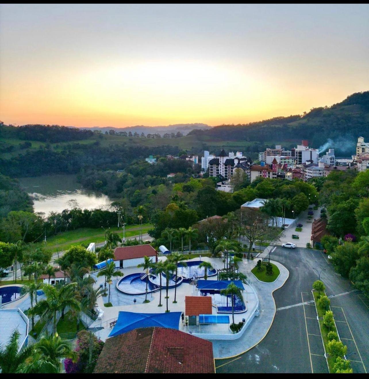 Apto Girassol - 2 Quartos, Apto Moderno,Confortavel E De Frente Para Avenida Principal! Piratuba Dış mekan fotoğraf